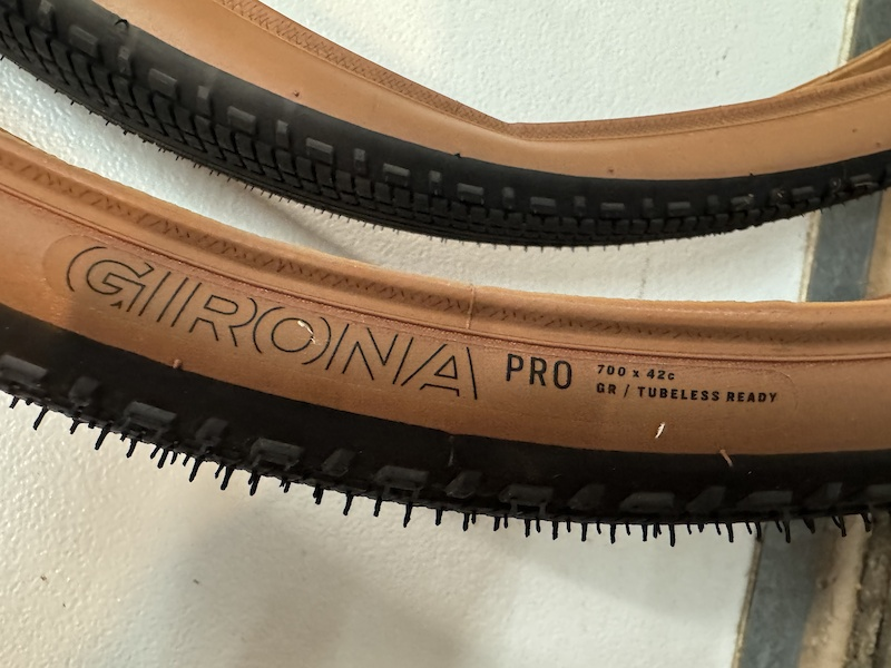 BONTRAGER Bontrager Girona Pro 700x42