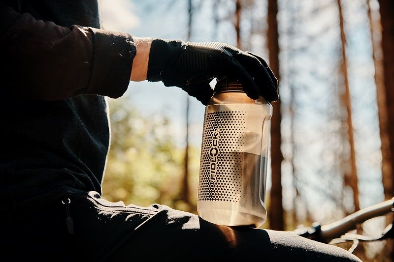 Fidlock TWIST Trinkflasche 750 ml Compact, Set (mit Bottle Connector, mit Bike Base). Black.