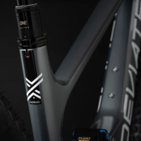DEVIATE CYCLES HIGHLANDER II || STORR GREY || FACTORY Large (177-189cm)